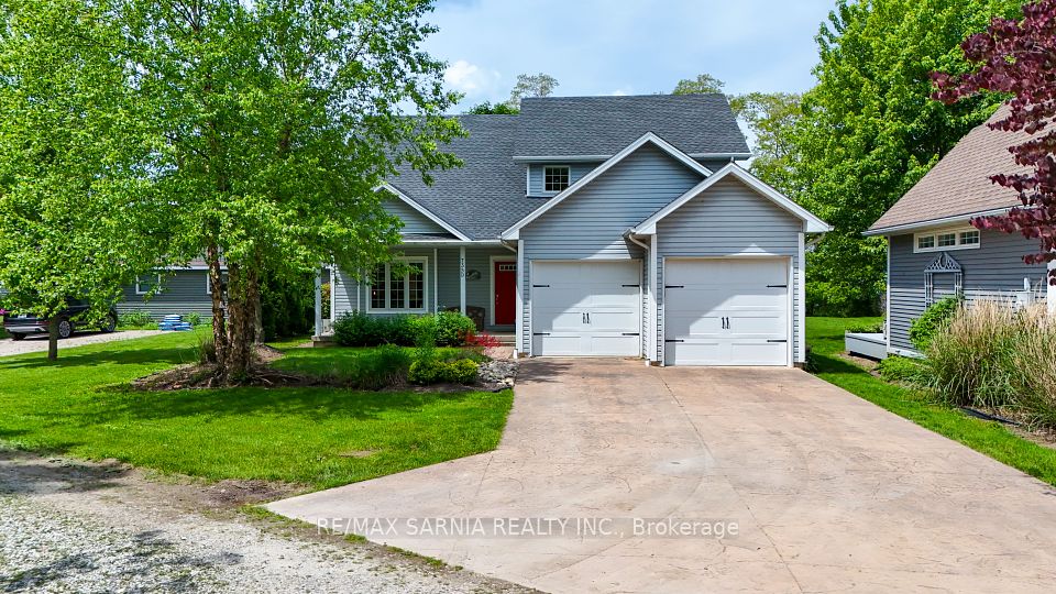 7359 Blue Point Bay