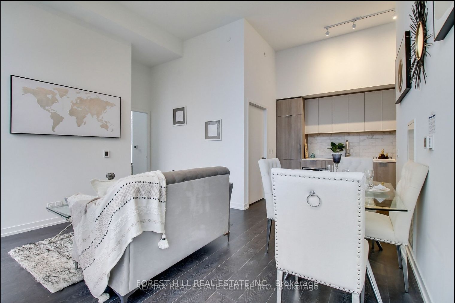 2020 Bathurst Street, #211
