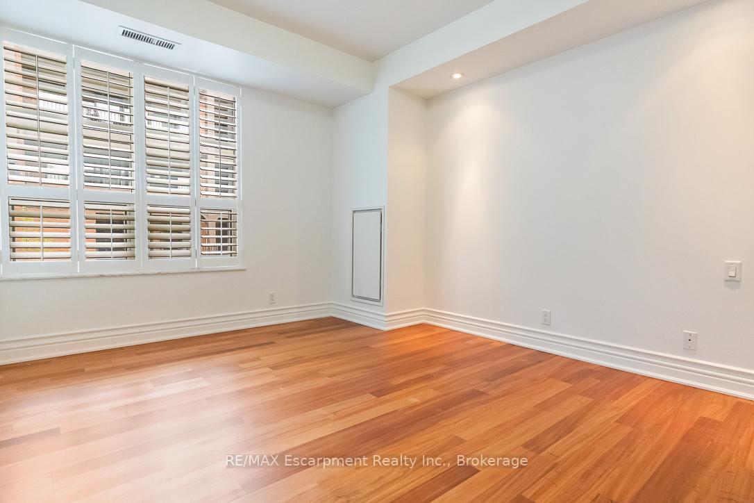 3 Bedrooms Condo at 68 Yorkville, Toronto For sale