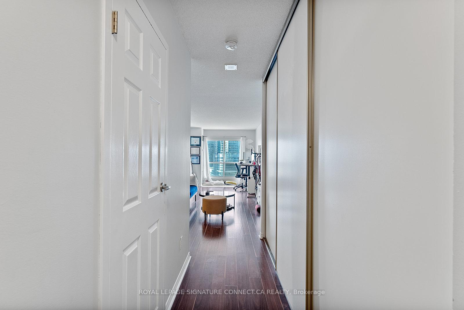 2 Bedrooms Condo at 25 The Esplanade, Toronto For sale