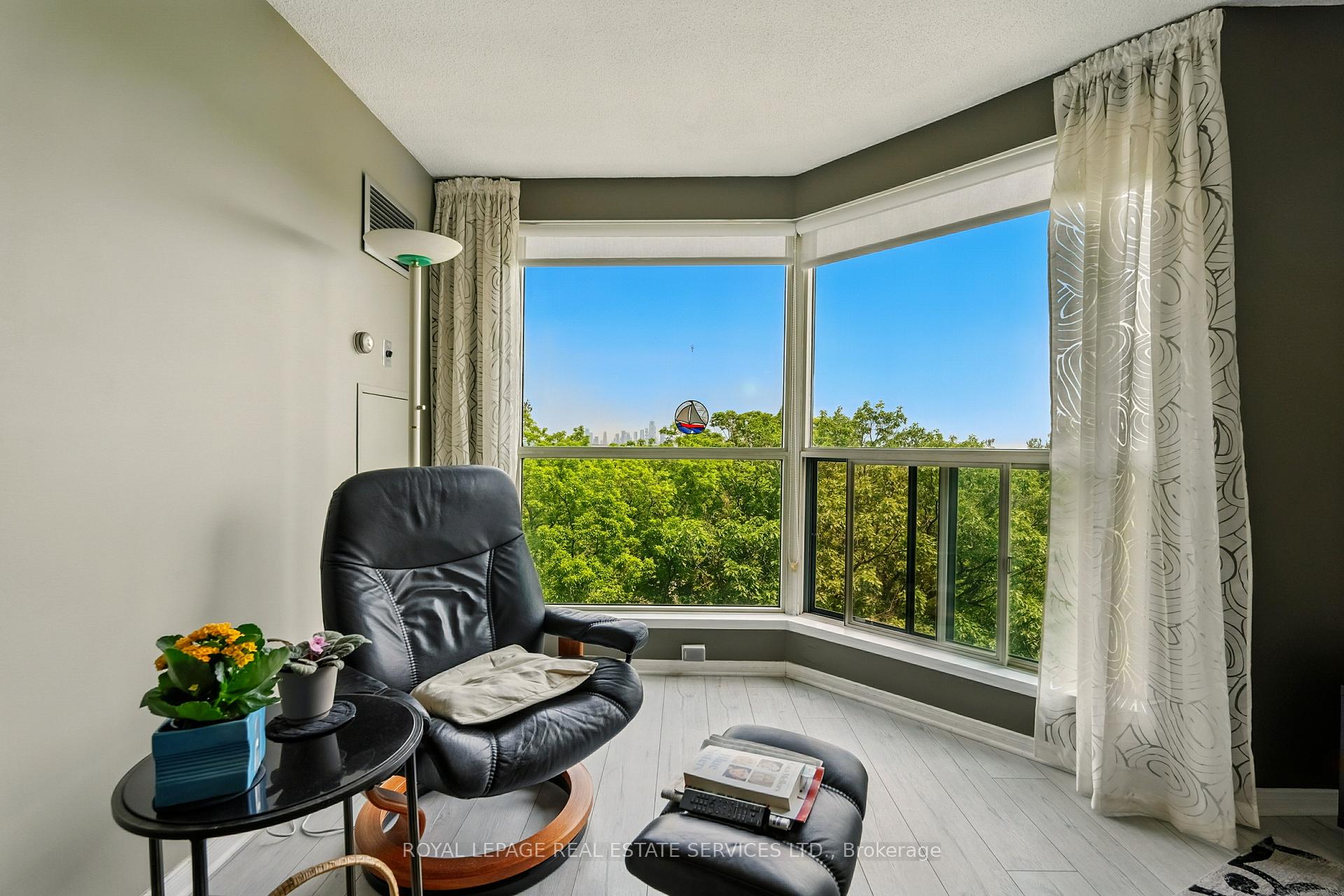 1 Bedroom Condo at 2155 Burnhamthorpe, Mississauga For sale