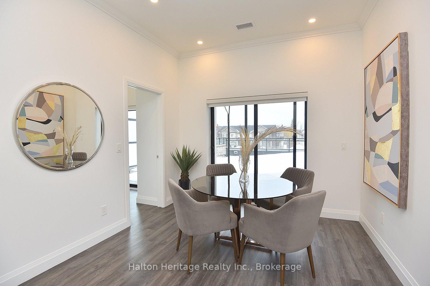 2 Bedrooms Condo at 30 Hamilton, Hamilton For sale
