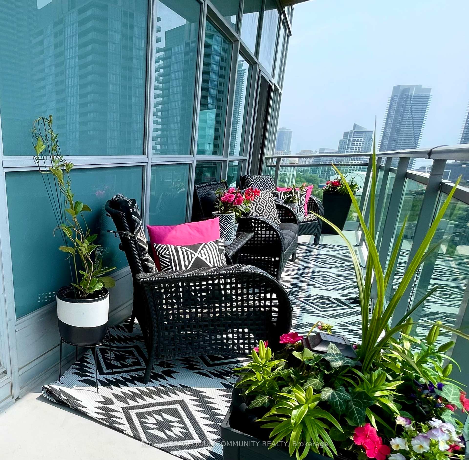 2 Bedrooms Condo at 165 Legion, Toronto For sale