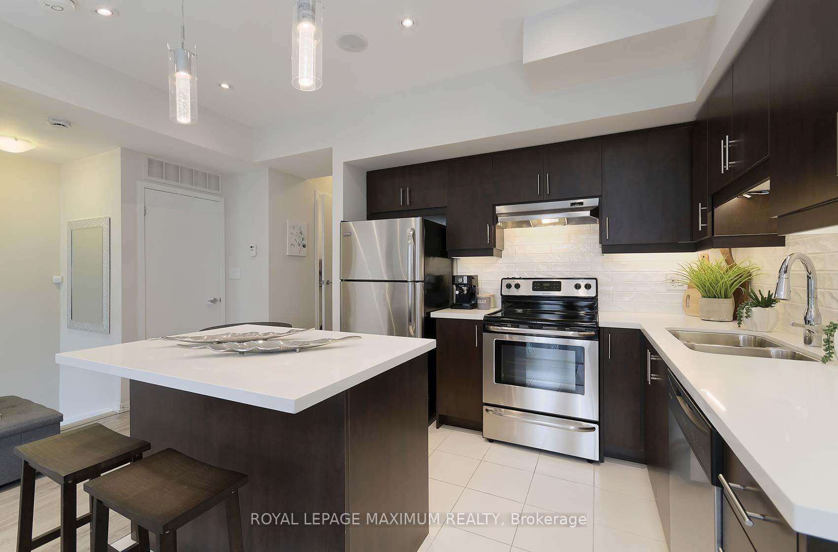 2 Bedrooms Condo at 26 Bruce,  Vaughan For sale