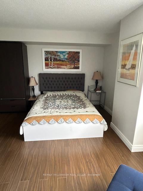 2 Bedrooms Condo at 61 Markbrook, Toronto For sale