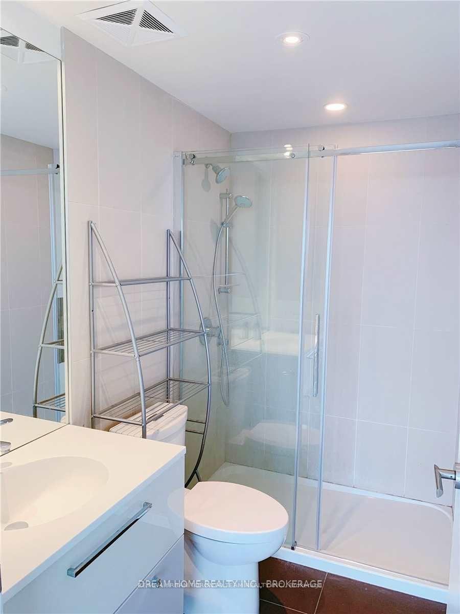 3 Bedrooms Condo at 15 Grenville, Toronto For sale