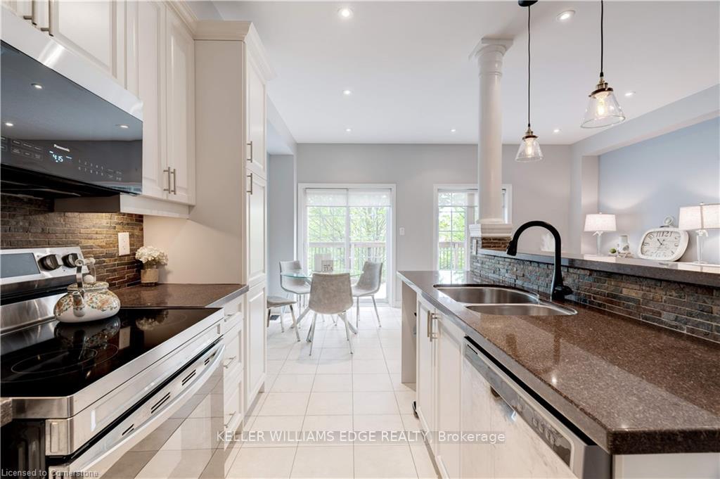 3 Bedrooms Condo at 230 Paisley, Mississauga For sale