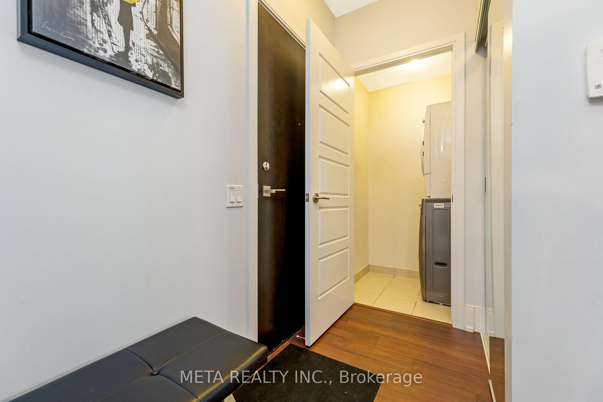 2 Bedrooms Condo at 15 Viking,  Toronto For sale