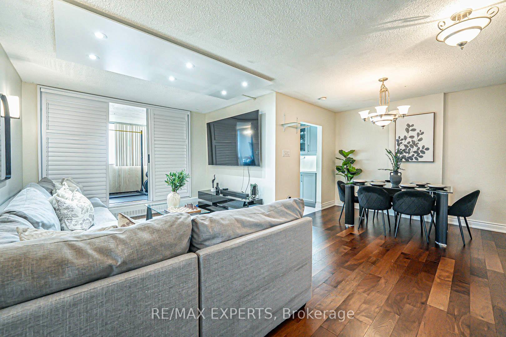 3 Bedrooms Condo at 1625 Bloor, Mississauga For sale
