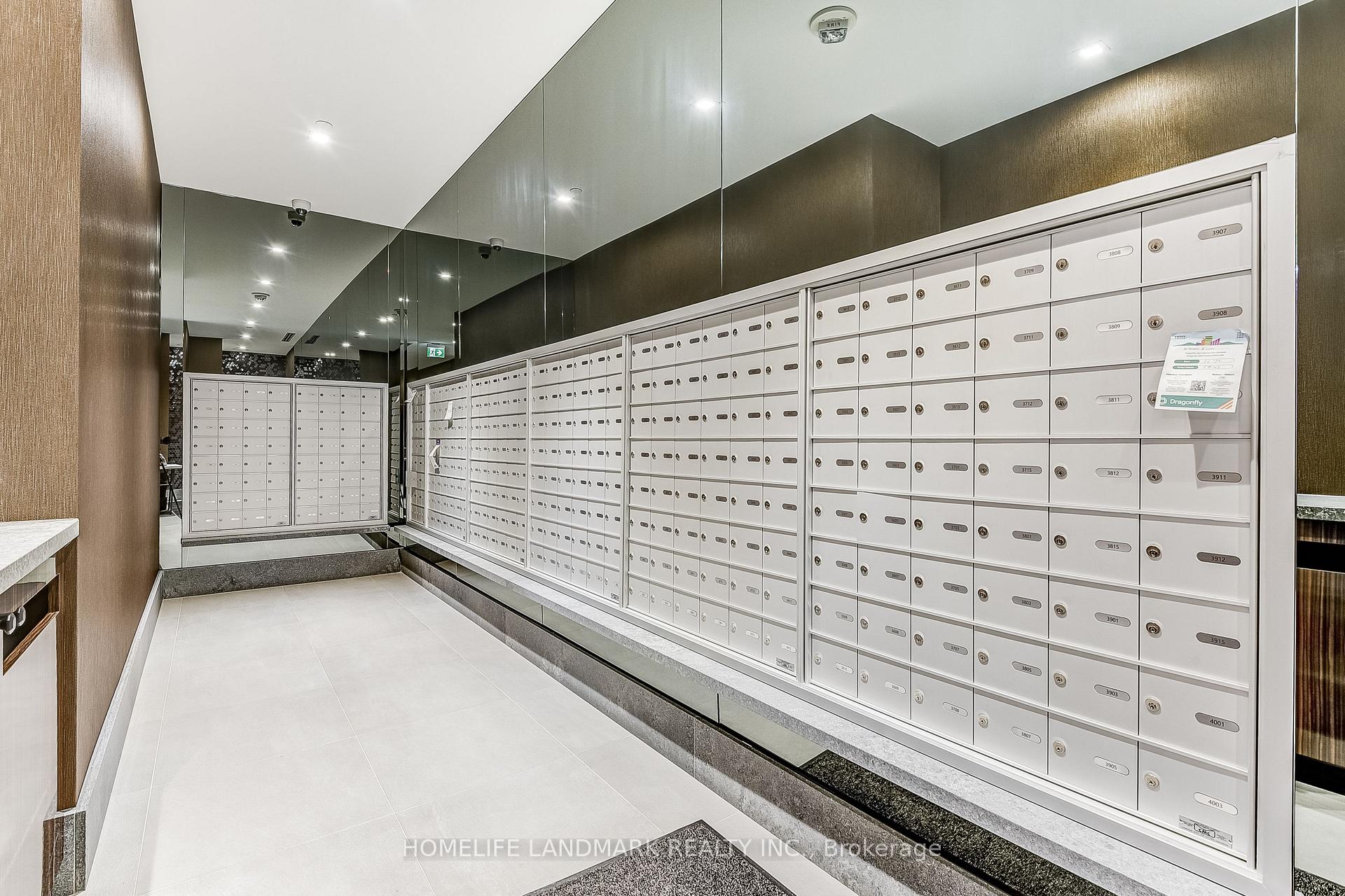 3 Bedrooms Condo at 28 Widmer 3429,  Toronto For sale