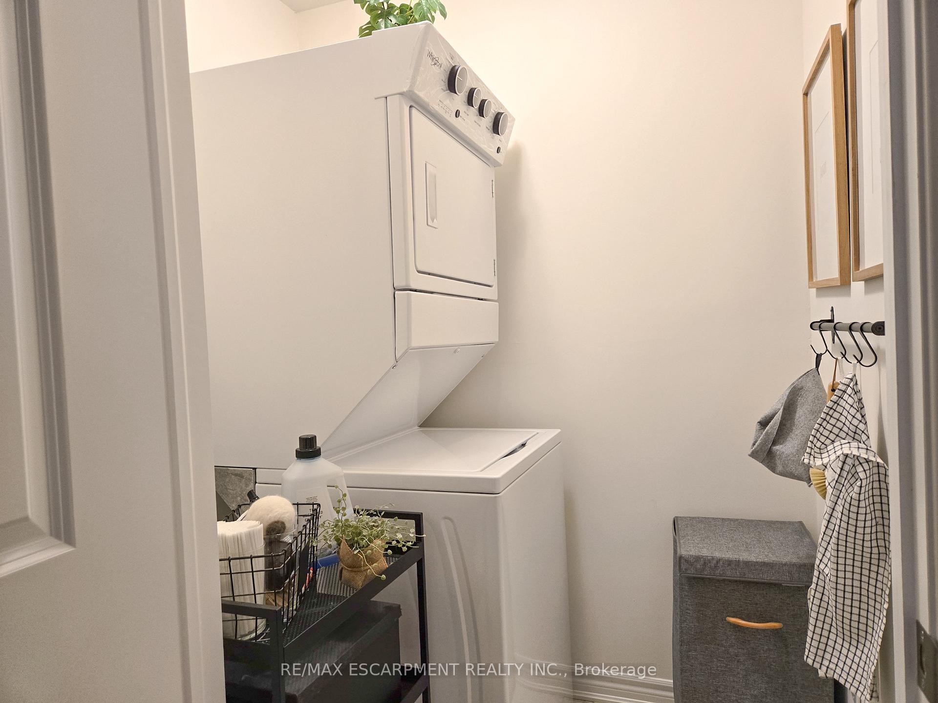 3 Bedrooms Condo at 305 Garner, Hamilton For sale