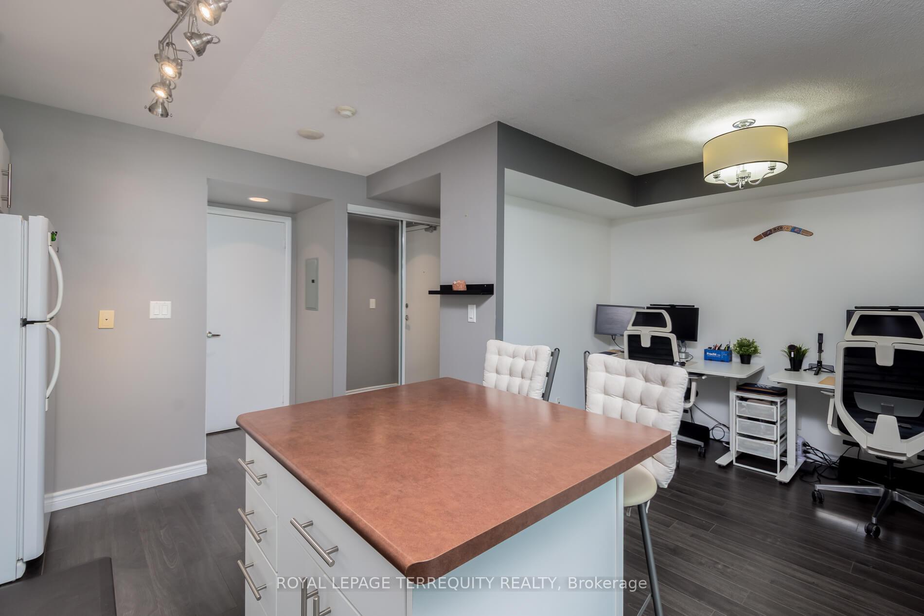 2 Bedrooms Condo at 600 Fleet, Toronto For sale