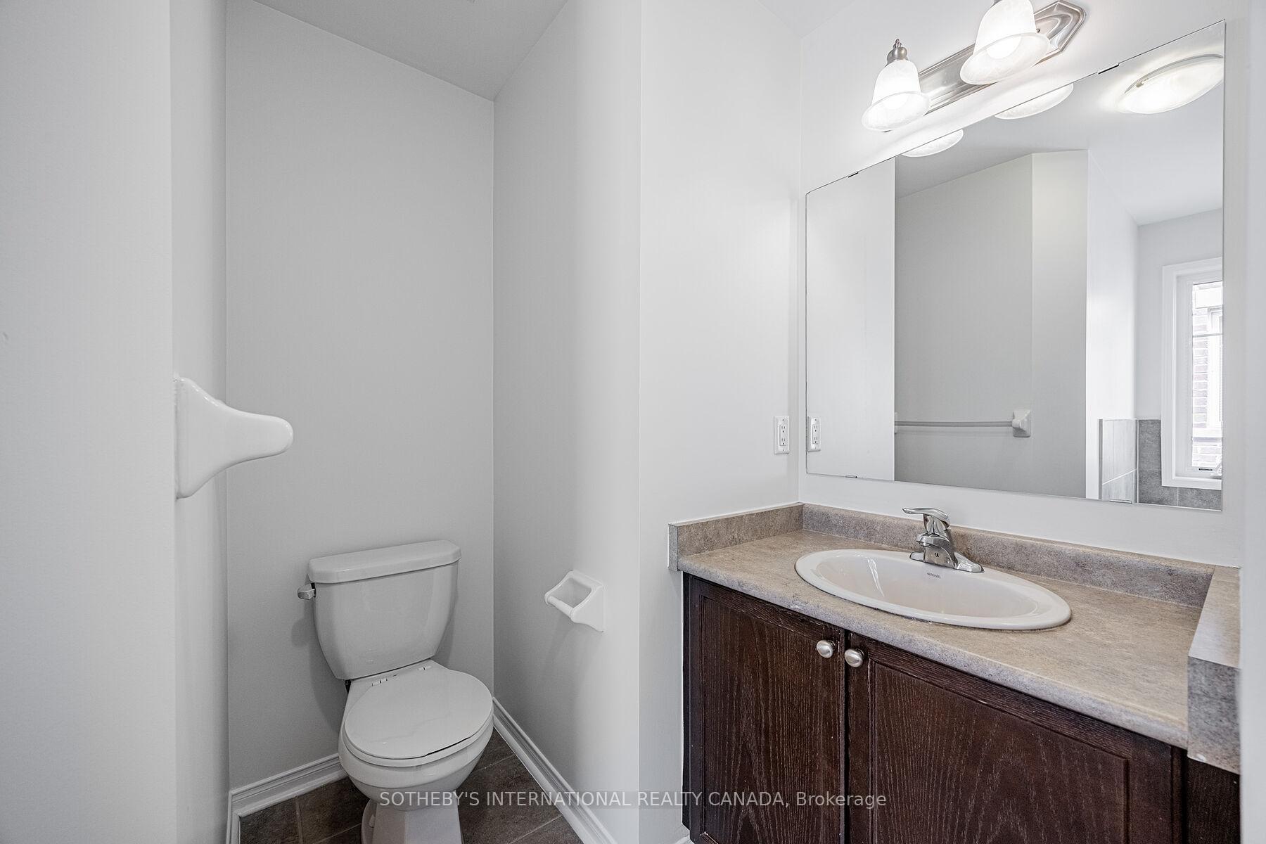 4 Bedrooms Condo at 5700 Tosca, Mississauga For sale