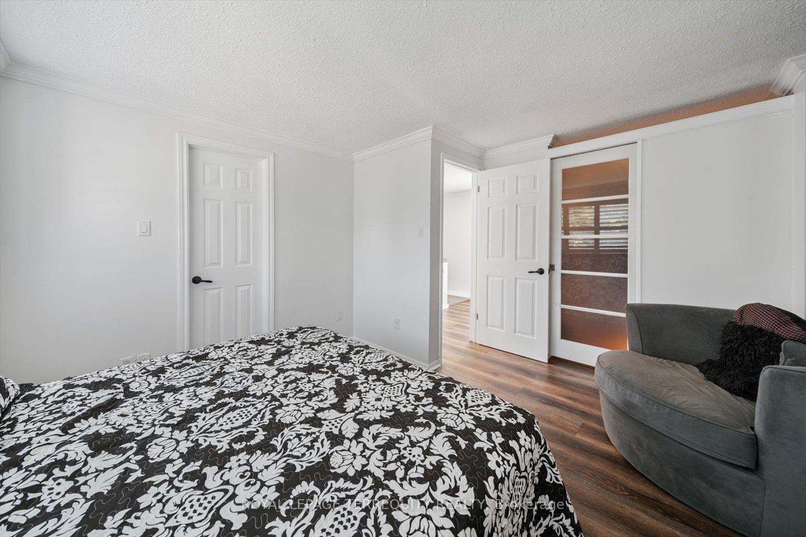 4 Bedrooms Condo at 1825 Hyde Mill, Mississauga For sale