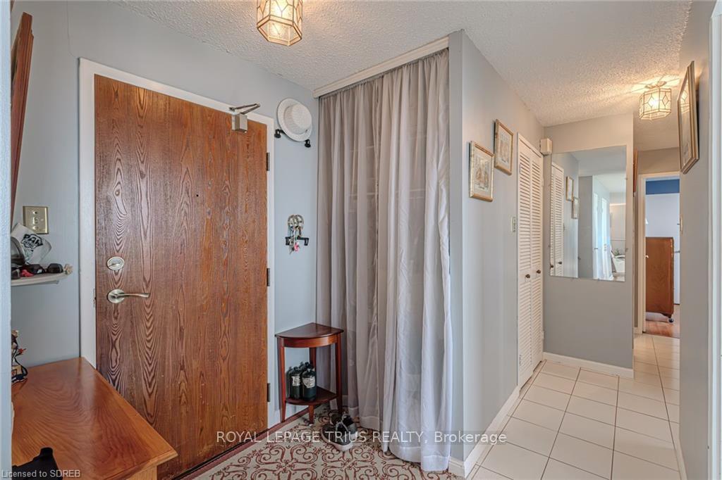 2 Bedrooms Condo at 6500 Montevideo,  Mississauga For sale