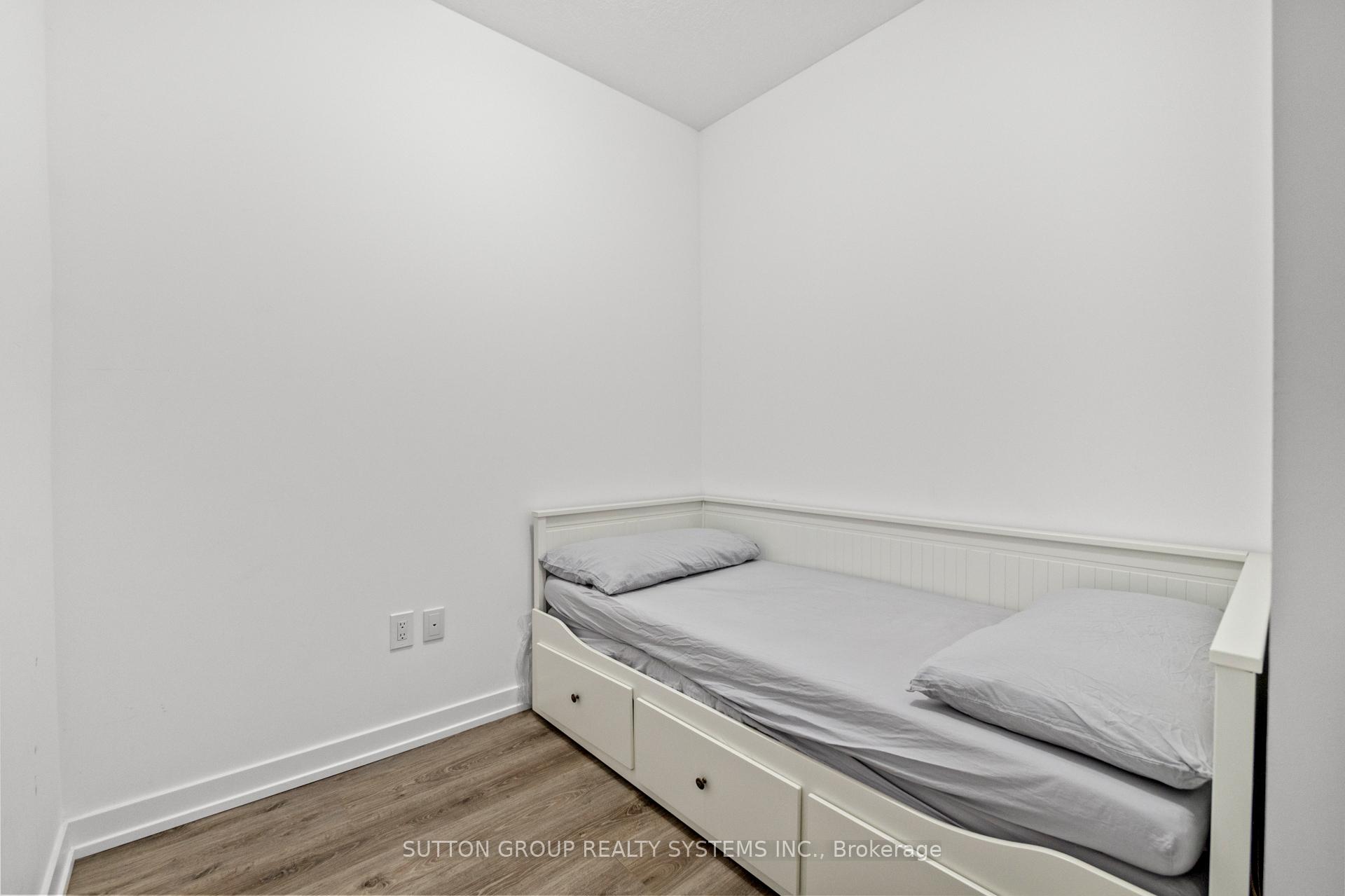 2 Bedrooms Condo at 460 Dundas, Hamilton For sale