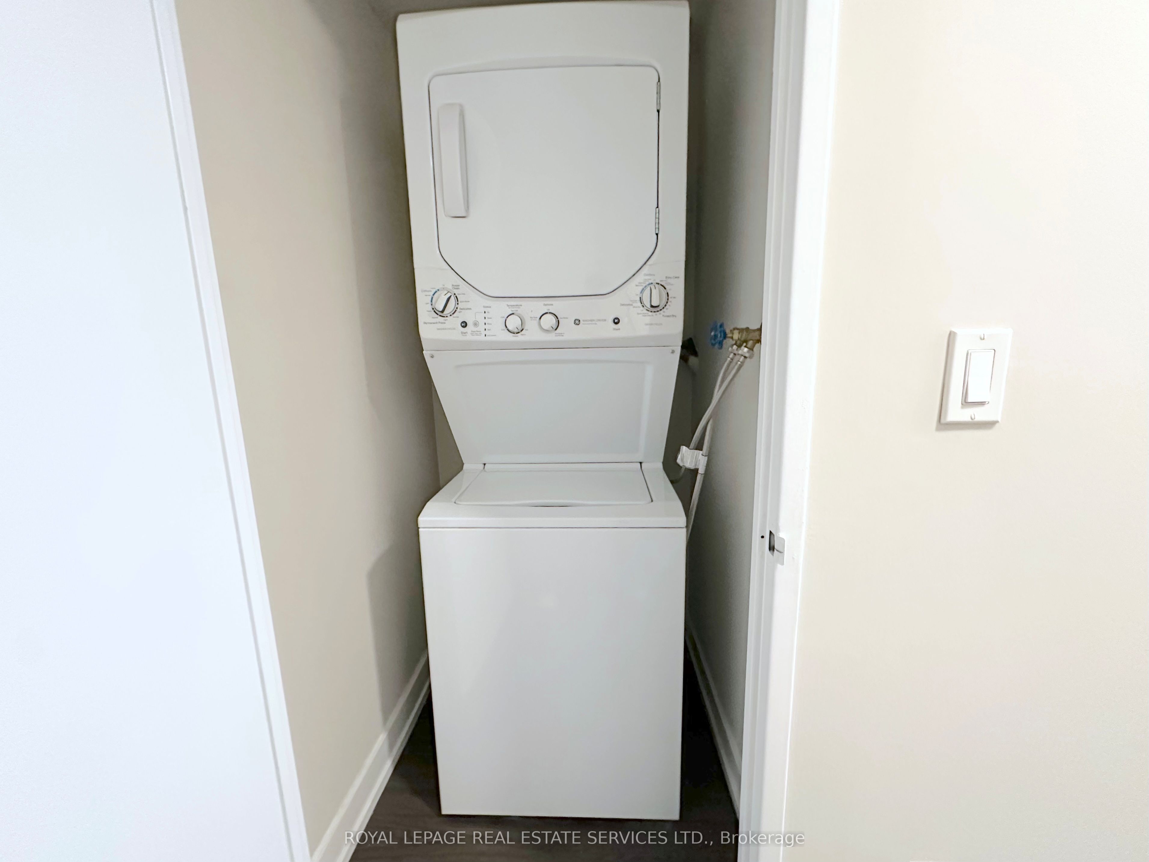 561 Sherbourne Street, #1709