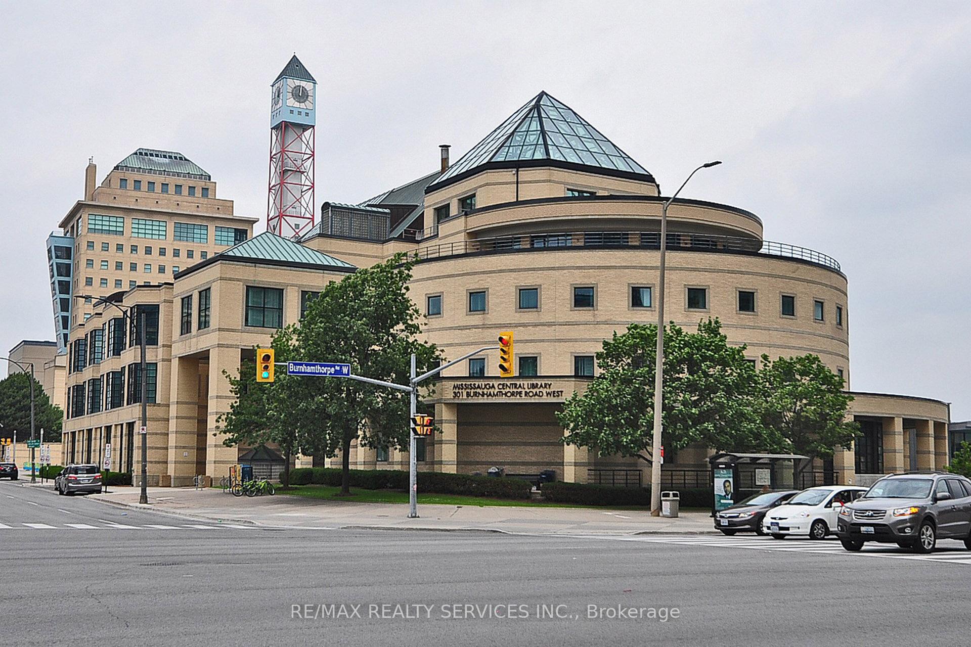 2 Bedrooms Condo at 80 Absolute,  Mississauga For sale