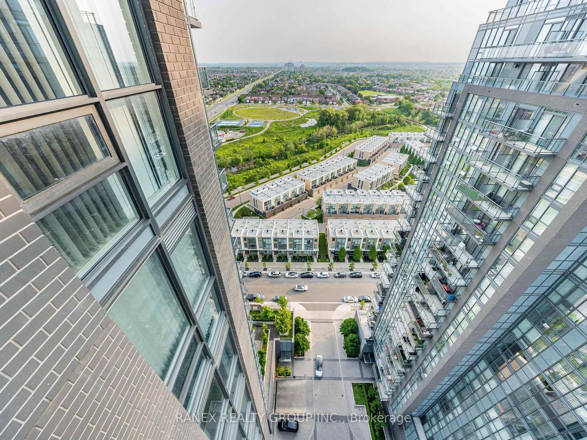2 Bedrooms Condo at 5025 Four Springs, Mississauga For sale