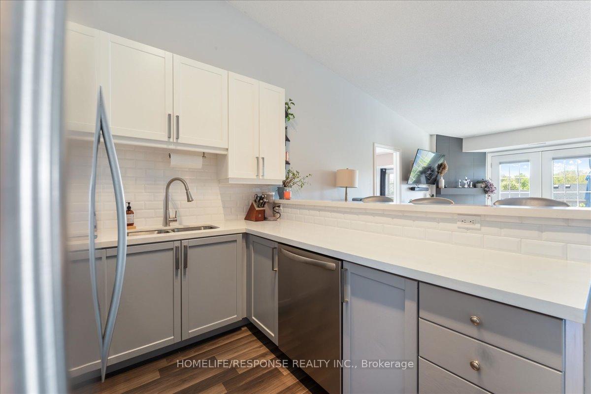 2 Bedrooms Condo at 1820 Walker’s, Burlington For sale