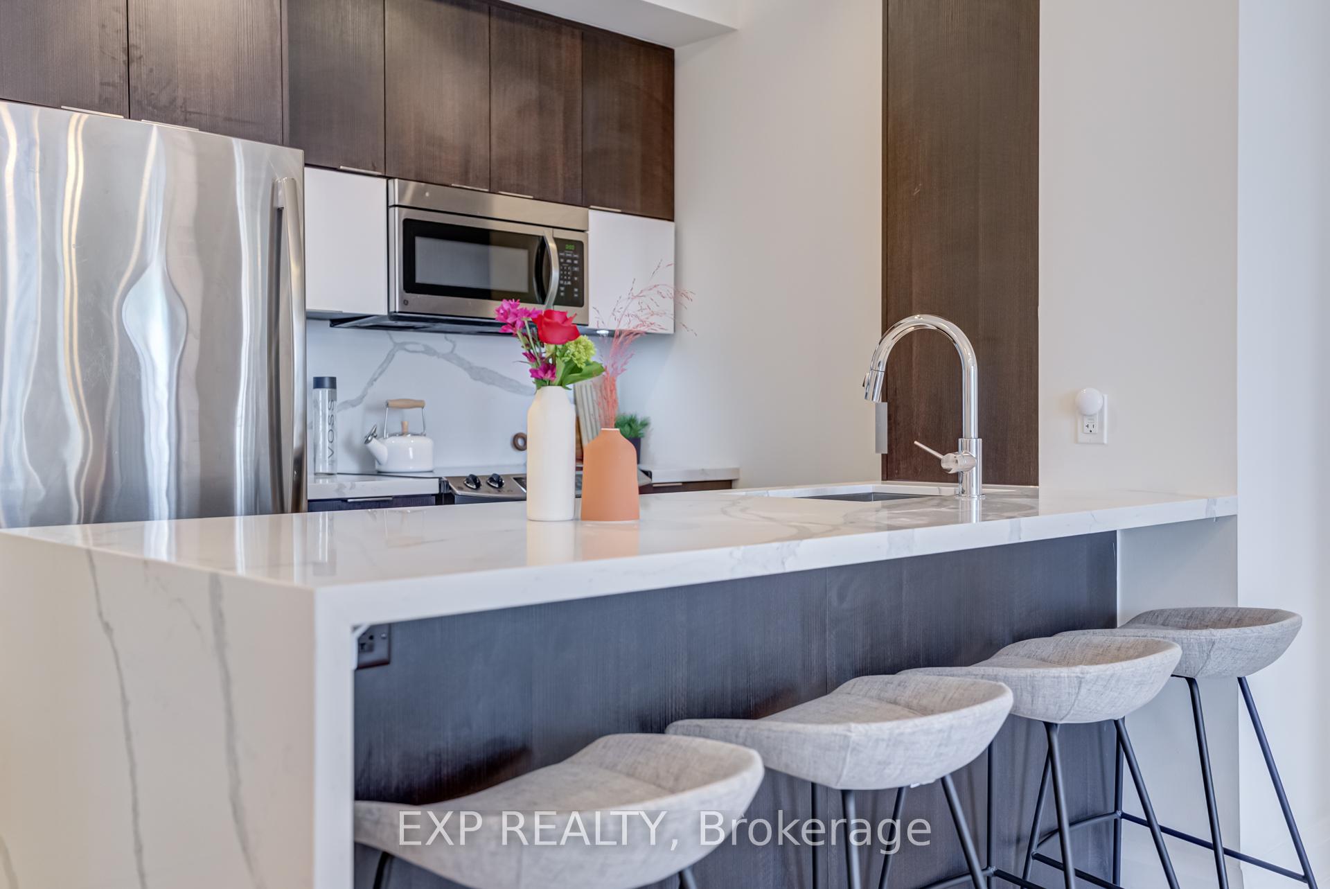 2 Bedrooms Condo at 56 Annie Craig, Toronto For sale