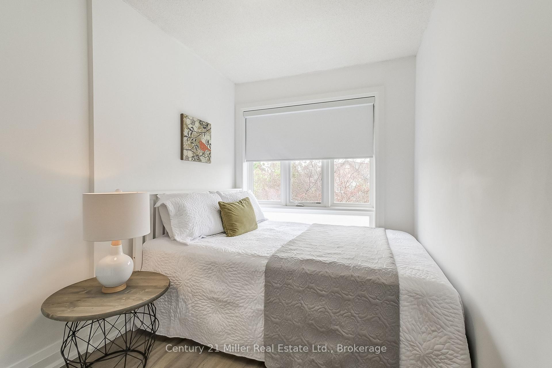 3 Bedrooms Condo at 1120 Queens, Oakville For sale