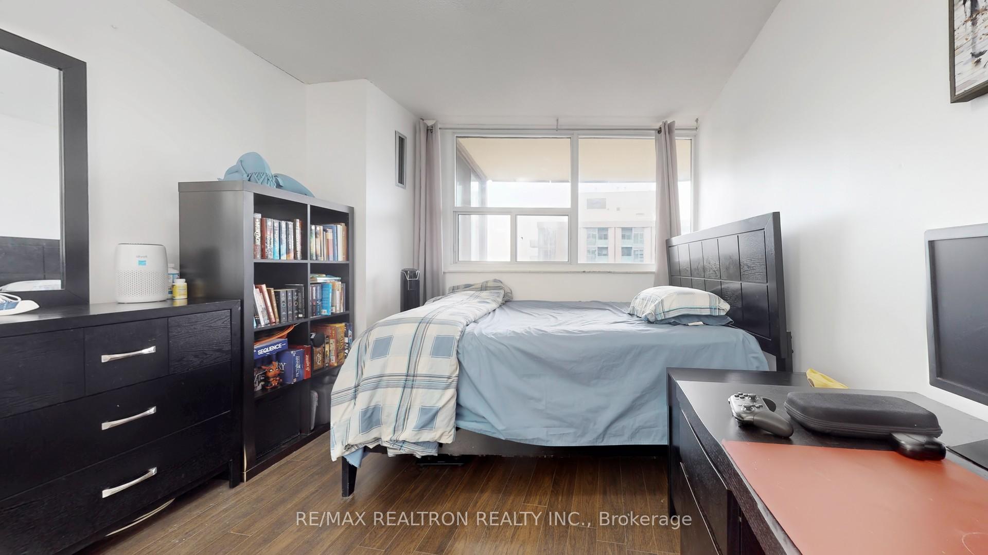 3 Bedrooms Condo at 45 Huntingdale, Toronto For sale
