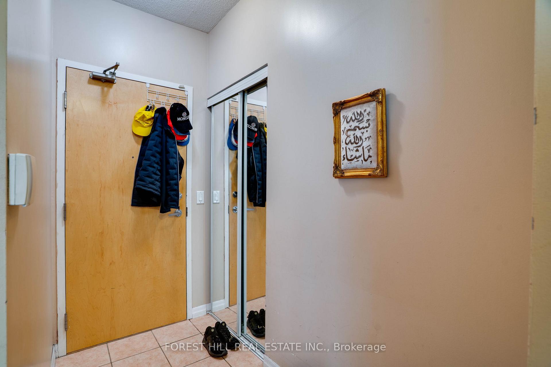 2 Bedrooms Co-op at 220 Burnhamthorpe, Mississauga For sale