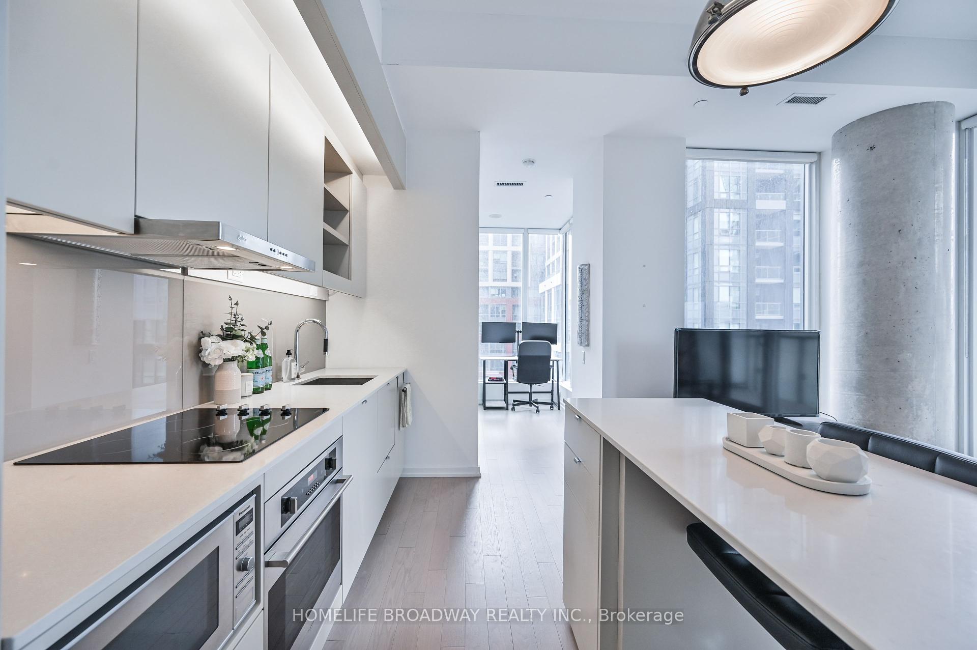 2 Bedrooms Condo at 101 Peter, Toronto For sale