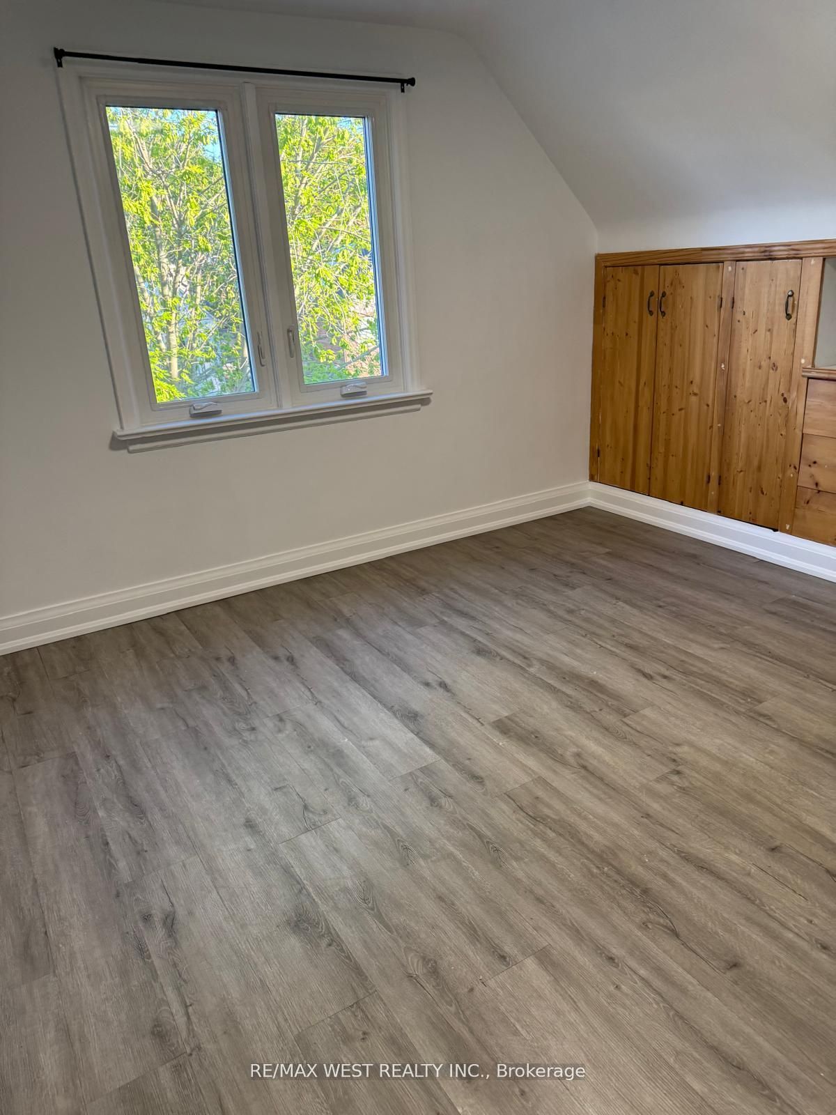 6 Valerie Road, #Main Floor