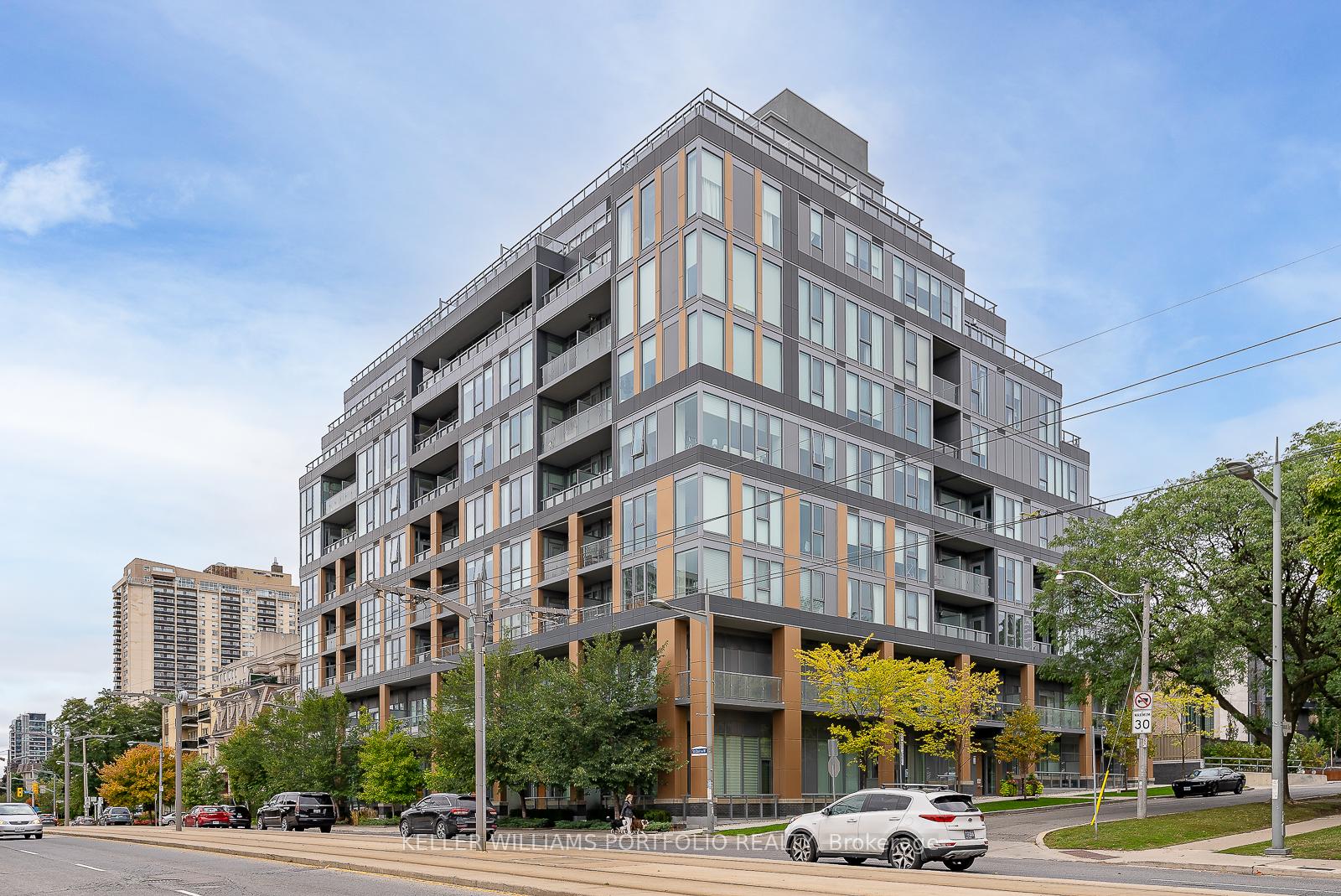 2 Bedrooms Condo at 6 Parkwood, Toronto For sale
