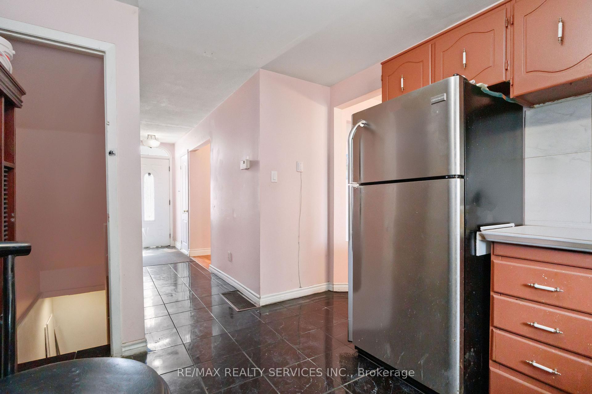 5 Bedrooms Condo at 2075 Warden,  Toronto For sale