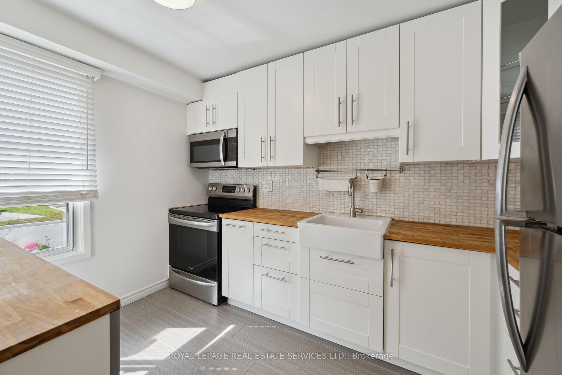 4 Bedrooms Condo at 6540 Falconer, Mississauga For sale
