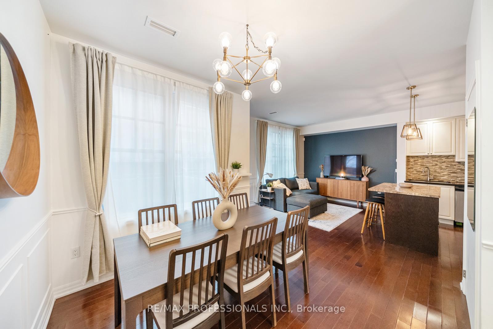 2 Bedrooms Condo at 1437 Lakeshore,  Mississauga For sale