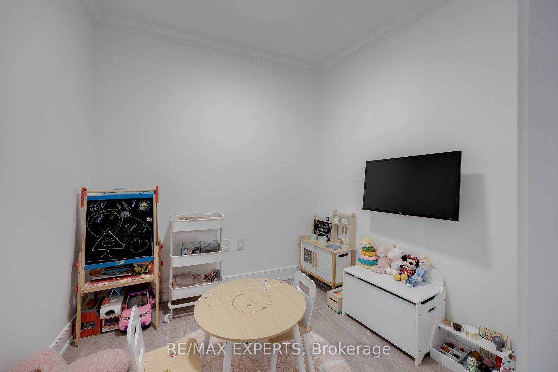 3 Bedrooms Condo at 36 Via Bagnato, Toronto For sale