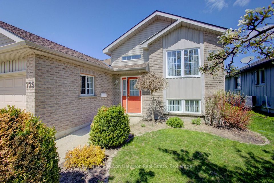 725 Kincaid Street, North Perth, ON N4W 3T5
