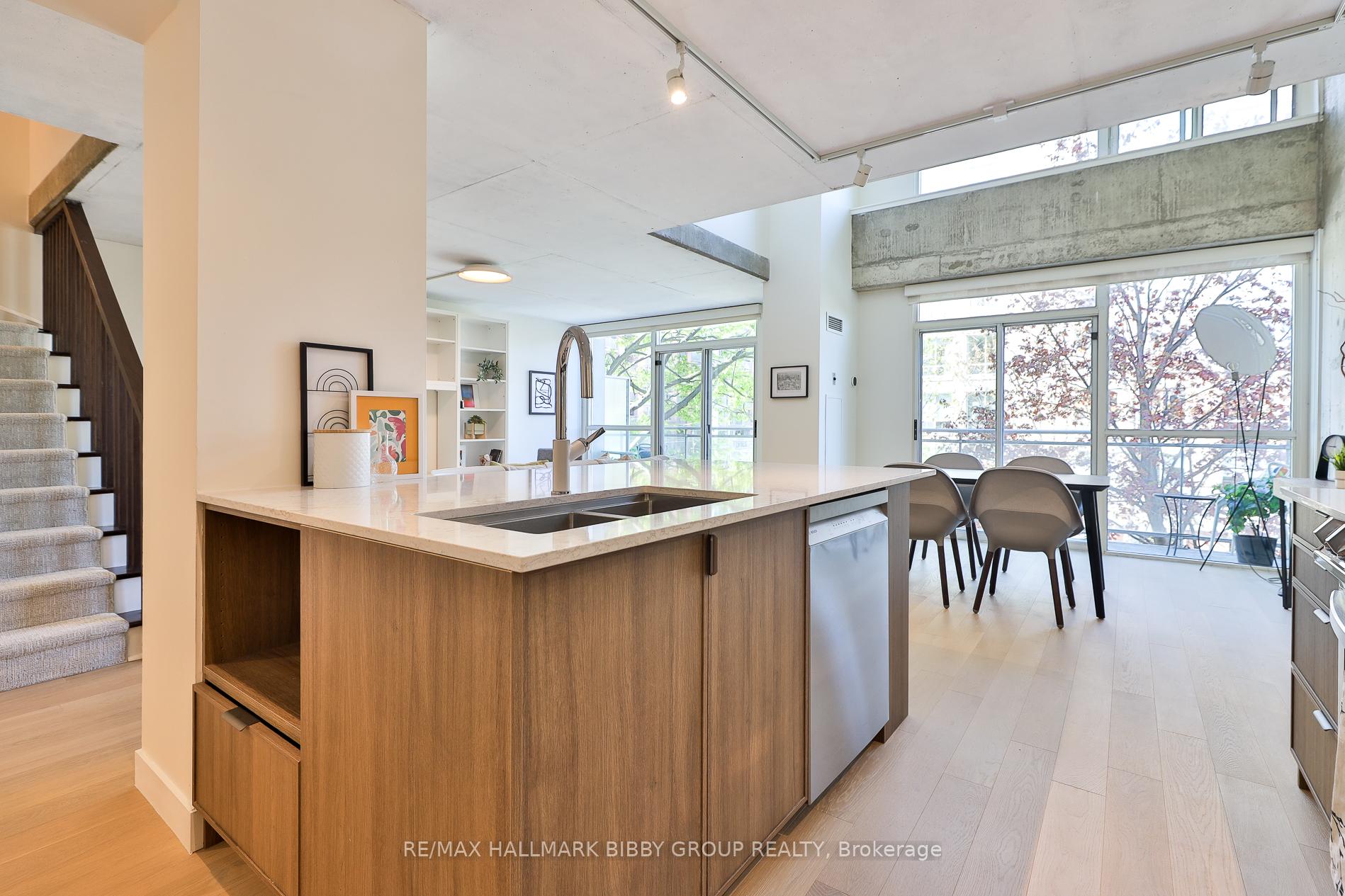 2 Bedrooms Condo at 954 King, Toronto For sale