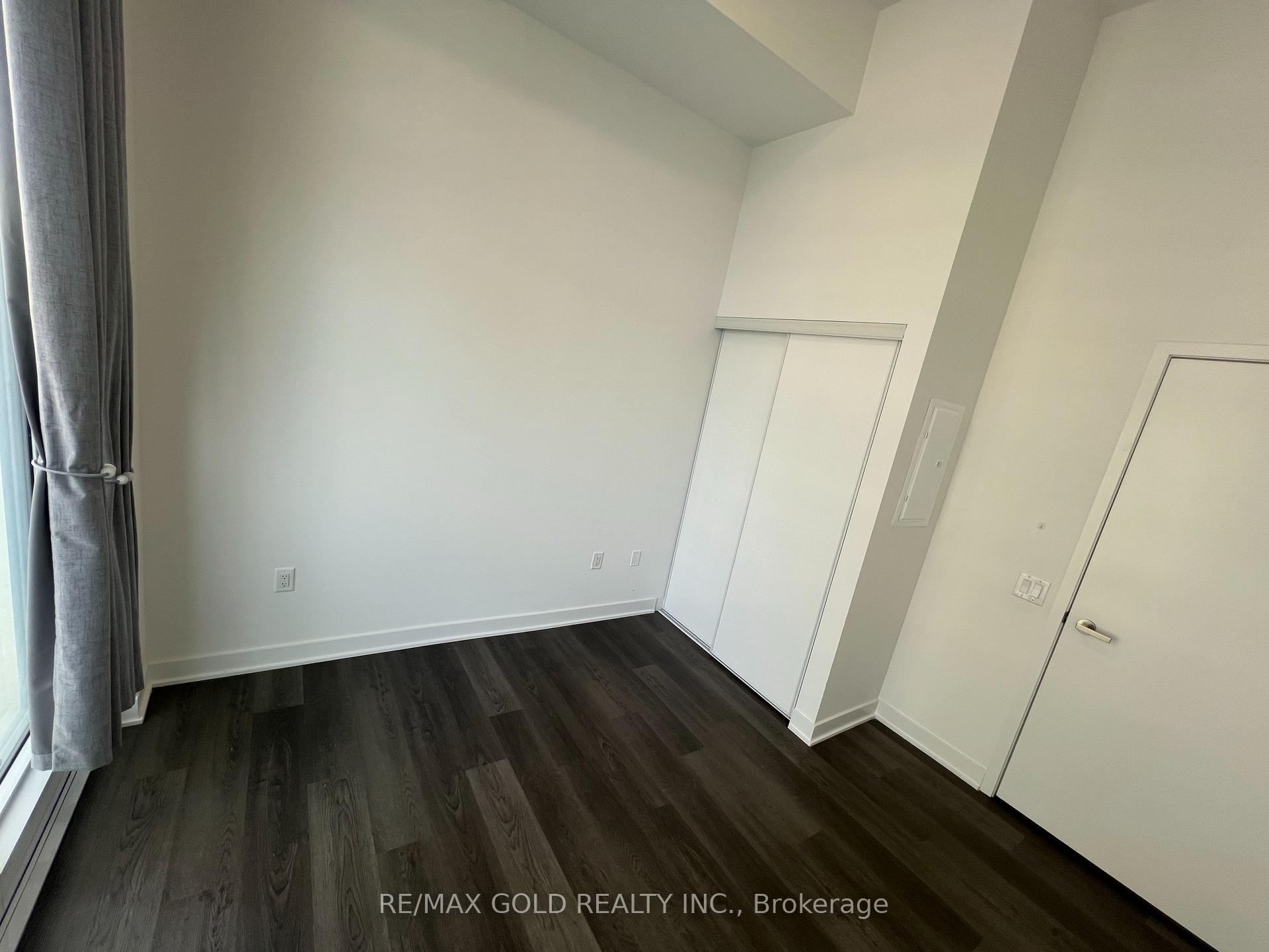 3 Bedrooms Condo at 3900 Confederation,  Mississauga For sale