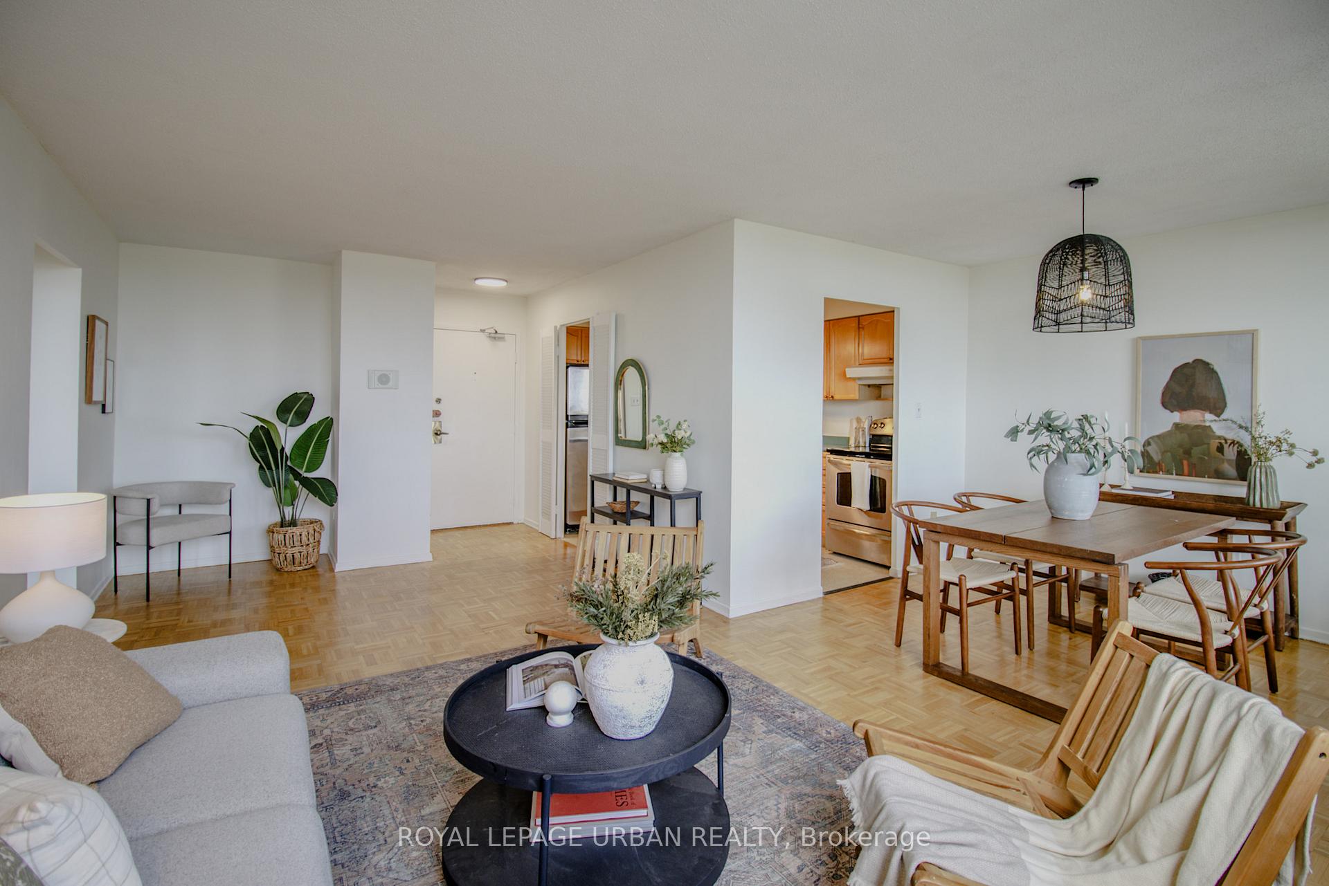 3 Bedrooms Condo at 20 Edgecliff, Toronto For sale
