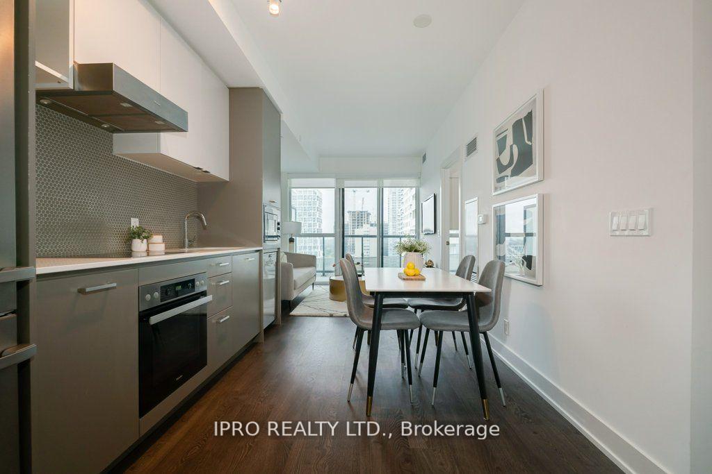 2 Bedrooms Condo at 11 Lillian, Toronto For sale