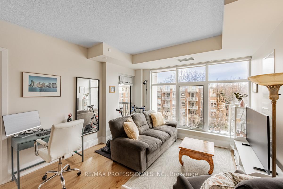2 Bedrooms Condo at 2 Old Mill,  Toronto For sale