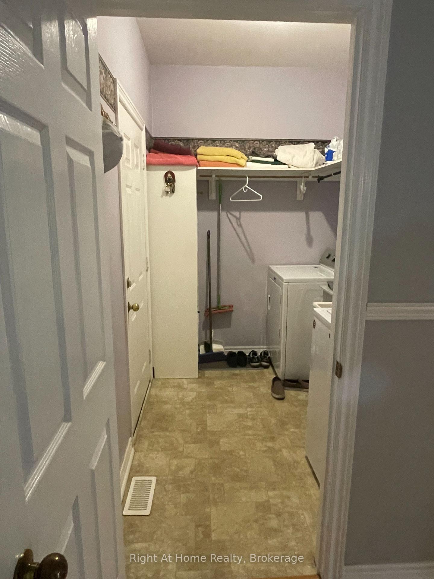 2 Bedrooms Condo at 84 Greentrail, Hamilton For sale