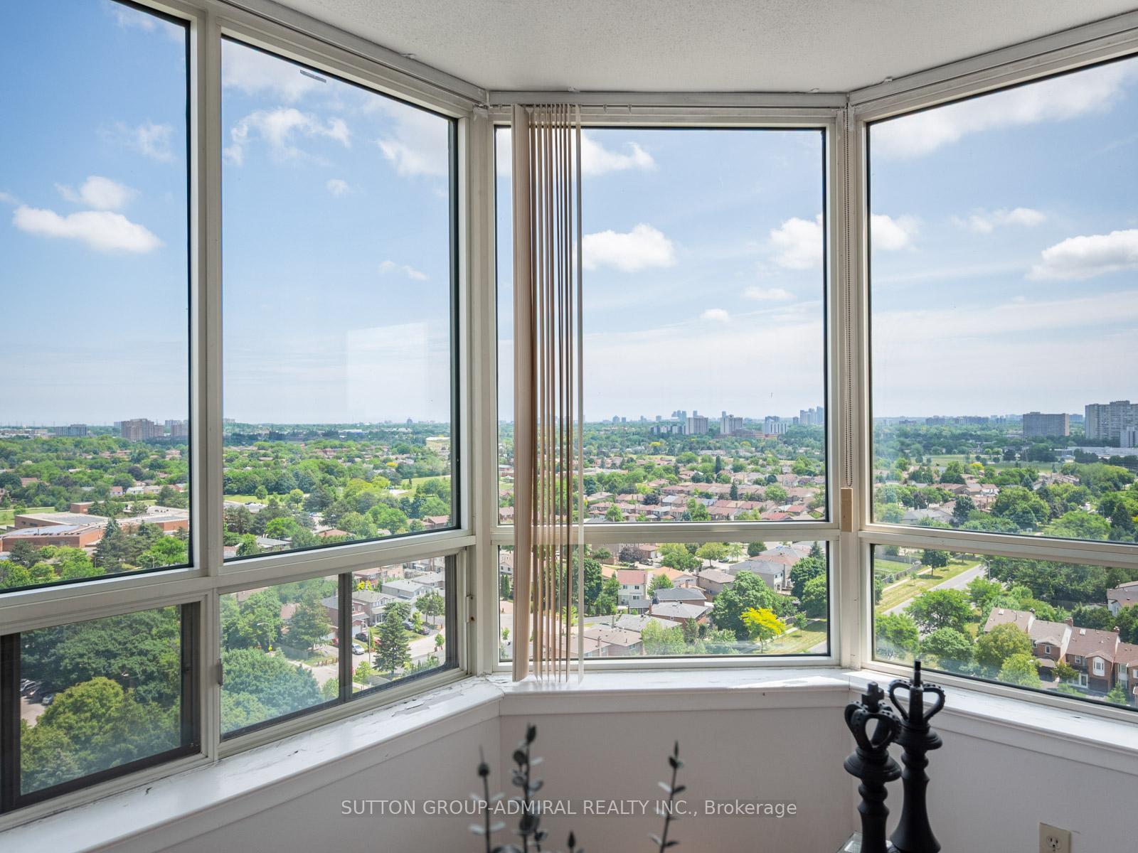 3 Bedrooms Condo at 175 Bamburgh, Toronto For sale