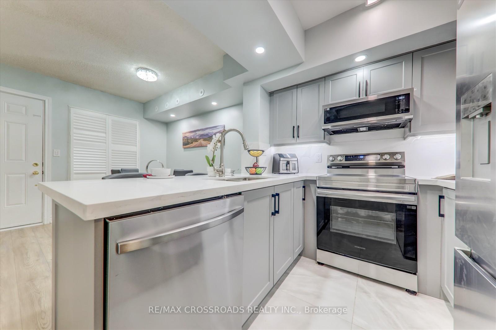 3 Bedrooms Condo at 3047 Finch, Toronto For sale