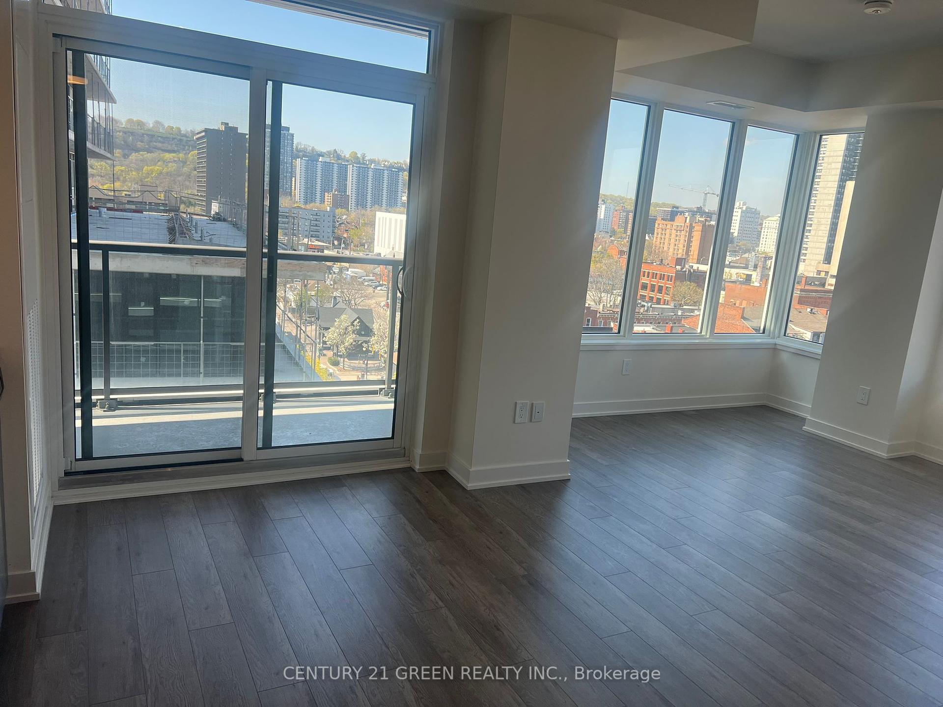 2 Bedrooms Condo at 212 King WIlliam,  Hamilton For sale