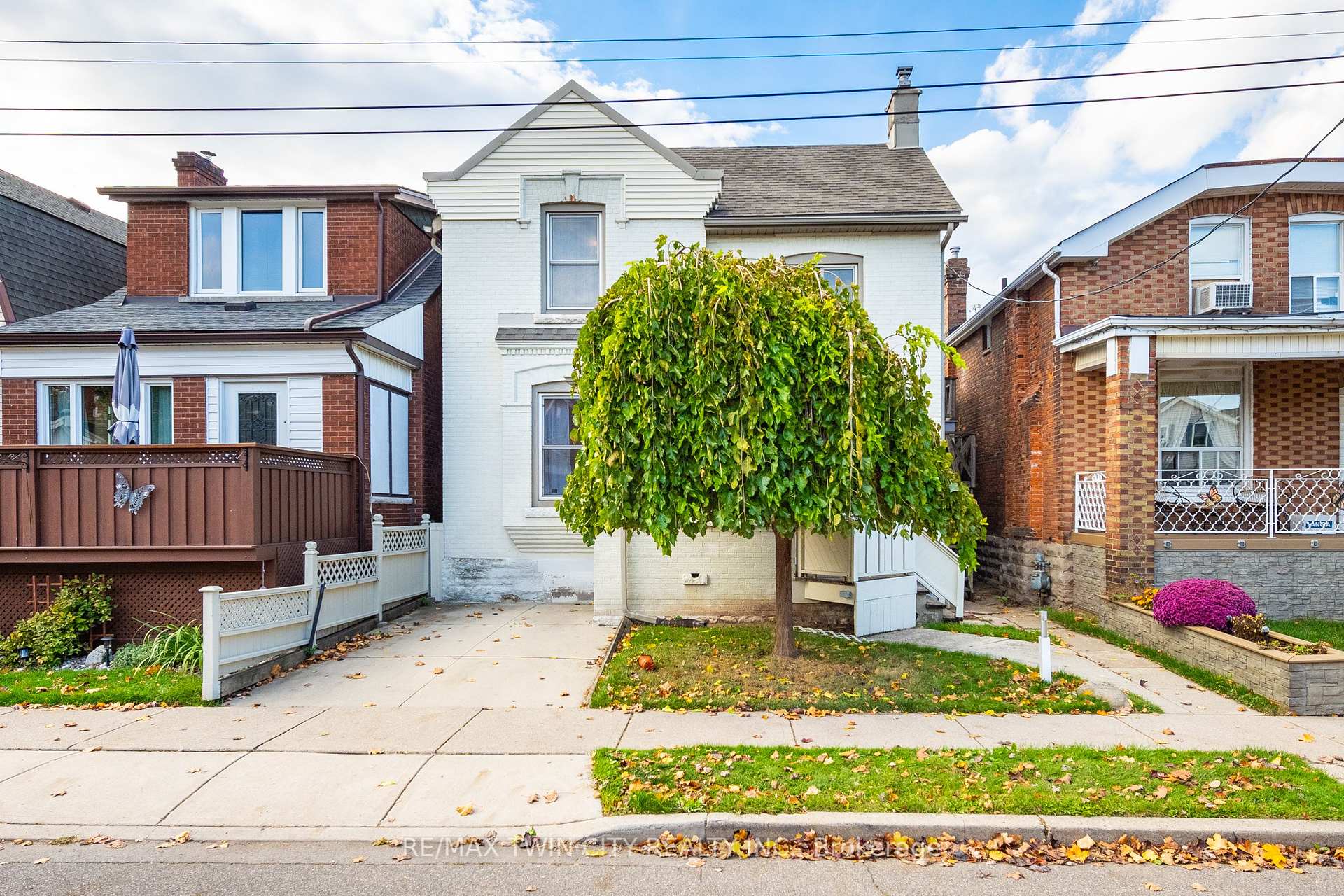 4 Bedrooms Other at 45 East Bend, Hamilton For sale