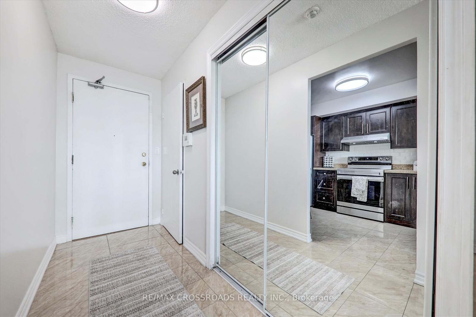 2 Bedrooms Condo at 400 Mclevin, Toronto For sale
