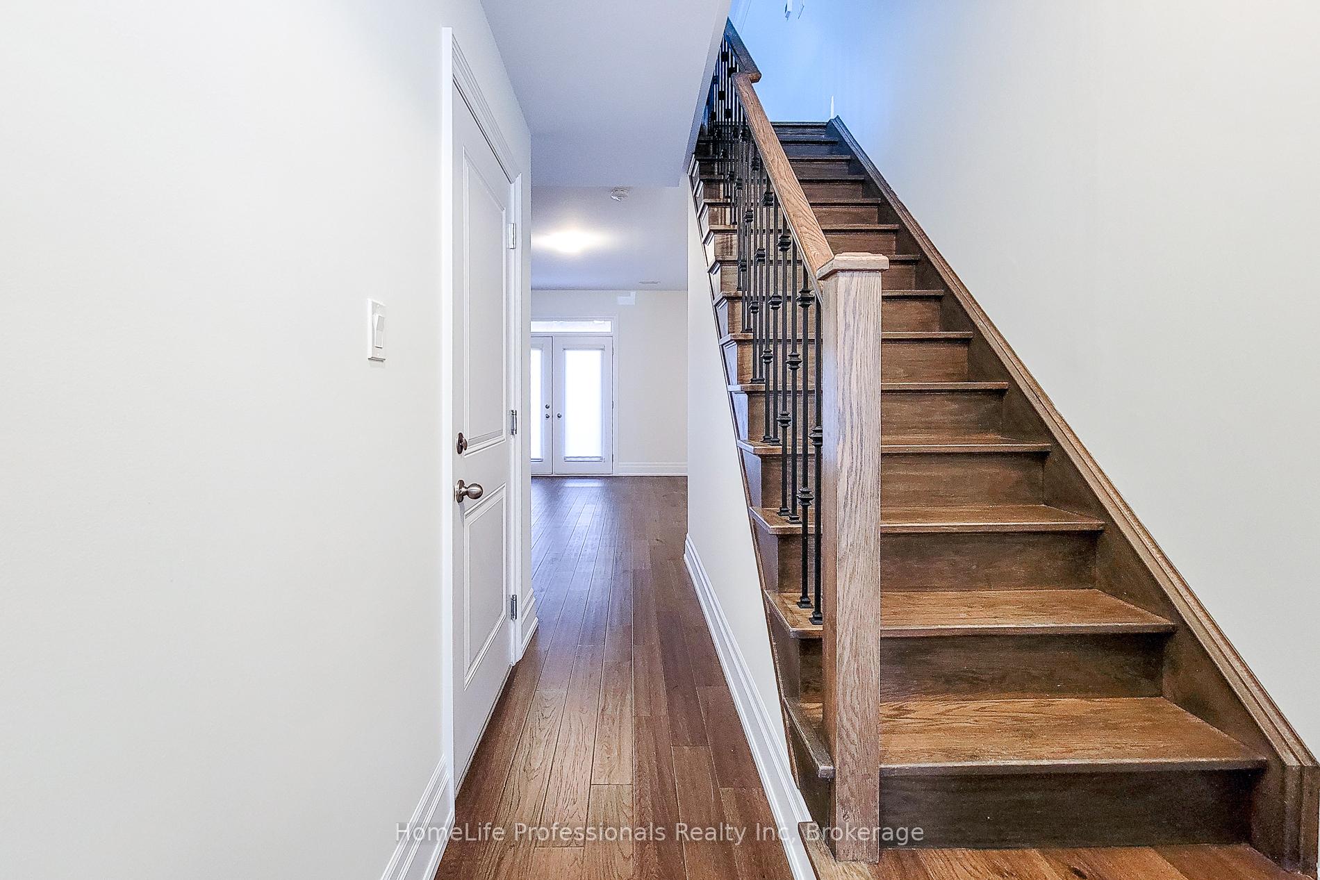 3 Bedrooms Condo at 111 Wilson, Hamilton For sale