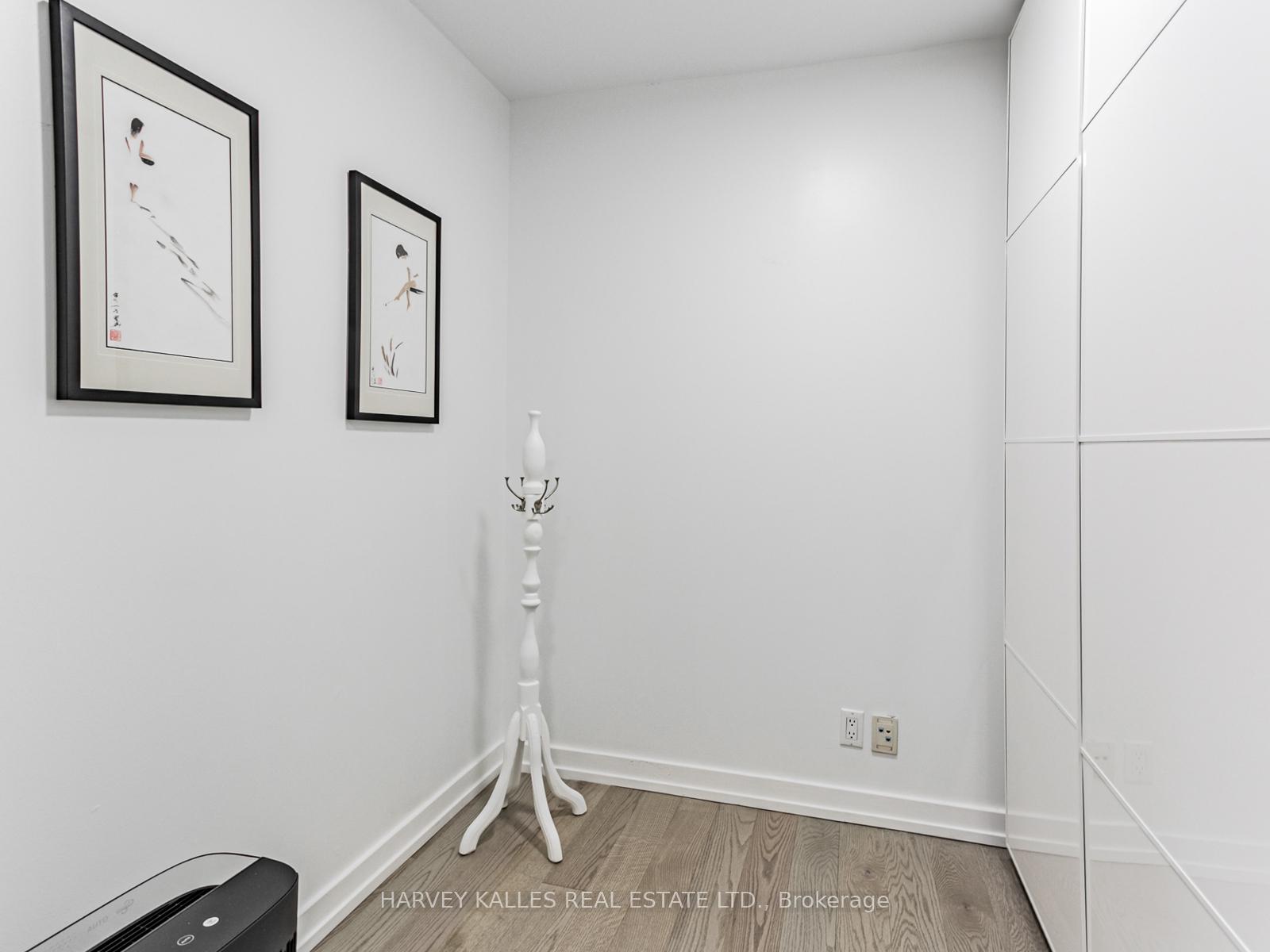 381 Front Street W 1810
