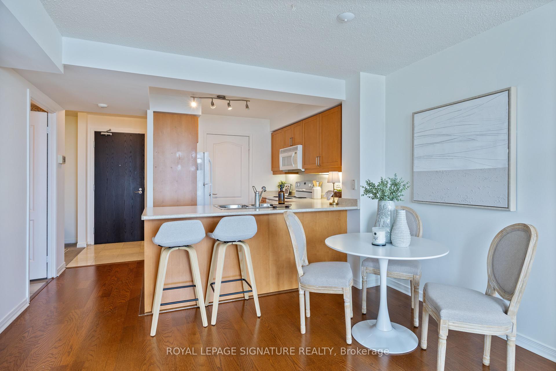 2 Bedrooms Condo at 205 The Donway, Toronto For sale
